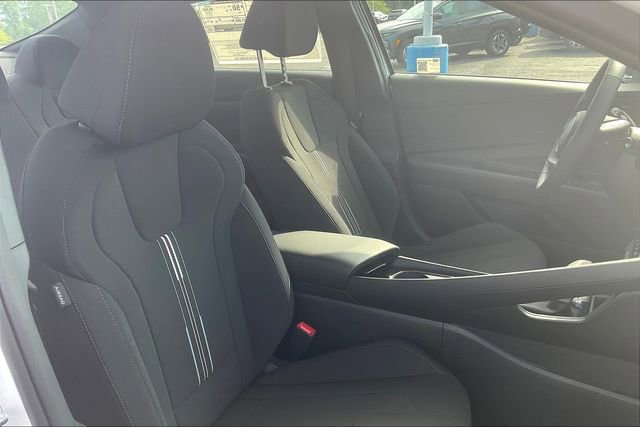 New 2025 Hyundai Elantra SEL image 32
