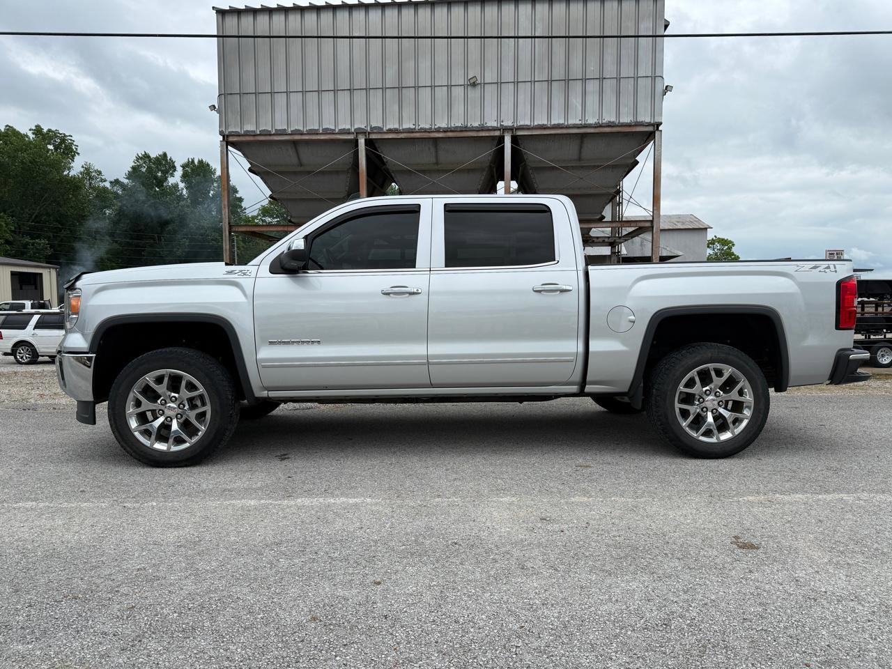 Used 2015 GMC Sierra 1500 SLT w/ SLT Crew Cab Value Package AWD/4WD image 2
