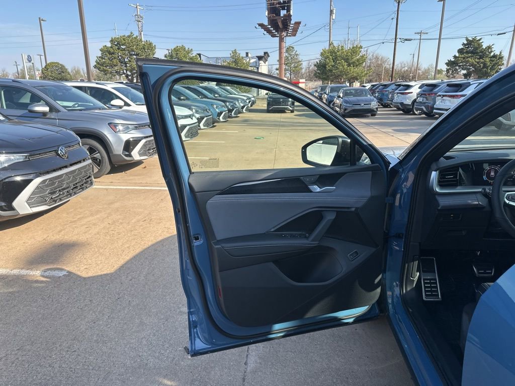 New 2026 Volkswagen Tiguan SE R-Line image 9