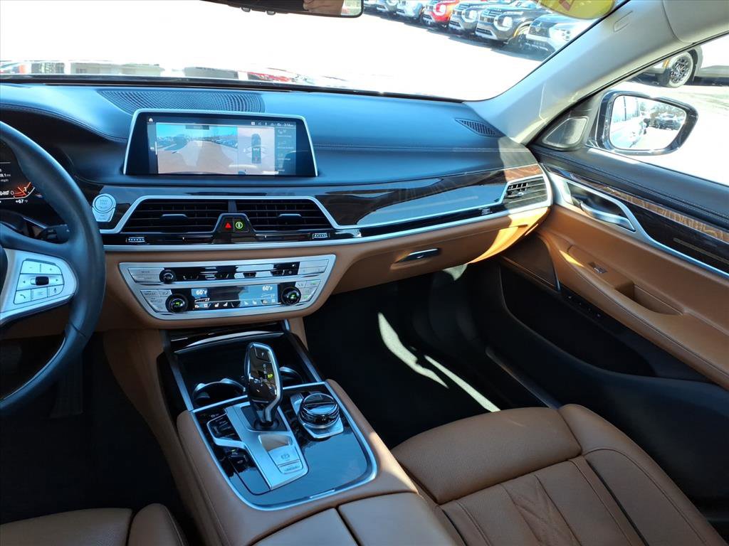Used 2021 BMW 750i xDrive w/ Executive Package image 7