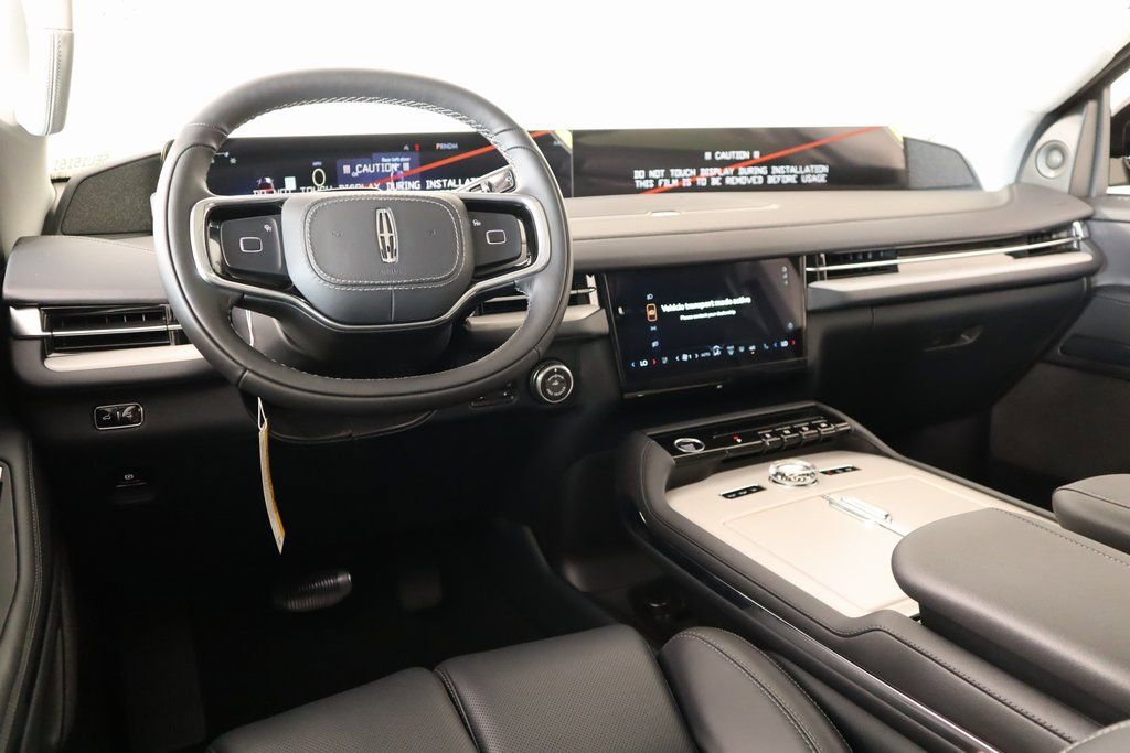 New 2025 Lincoln Navigator Reserve image 2
