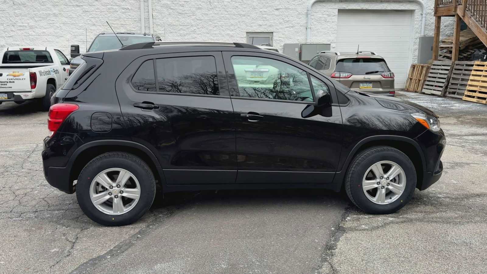 Certified 2022 Chevrolet Trax LT w/ LT Convenience Package image 10
