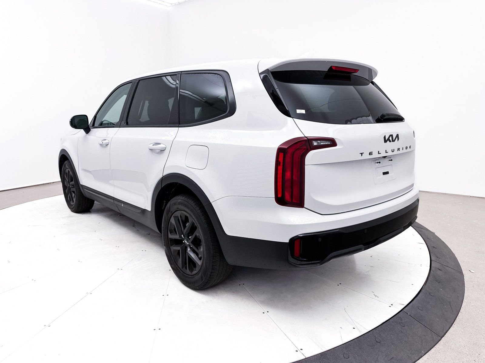 Used 2023 Kia Telluride LX image 14