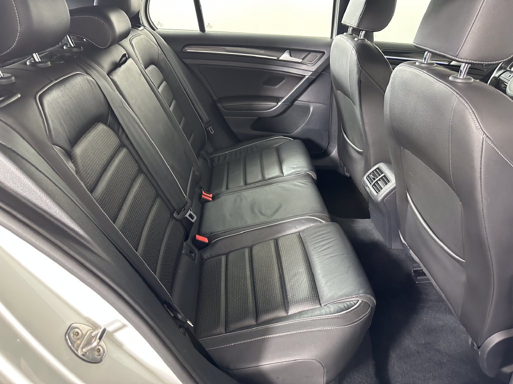 Used 2018 Volkswagen Golf R 4-Door AWD/4WD image 27