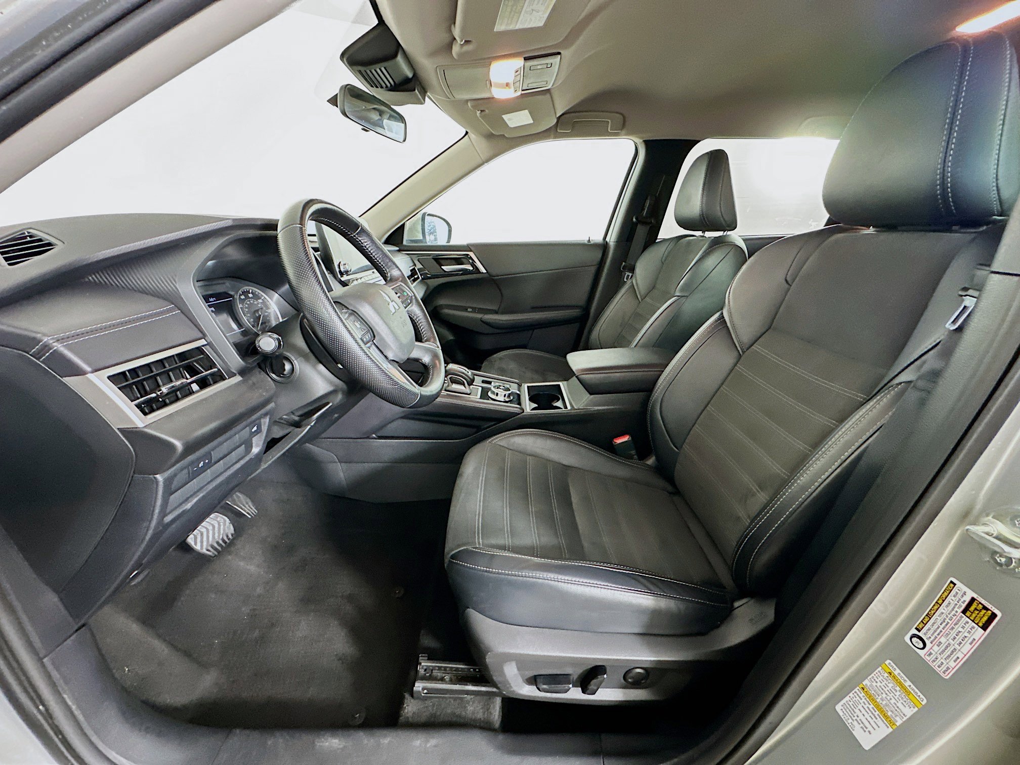 Used 2024 Mitsubishi Outlander SE image 13