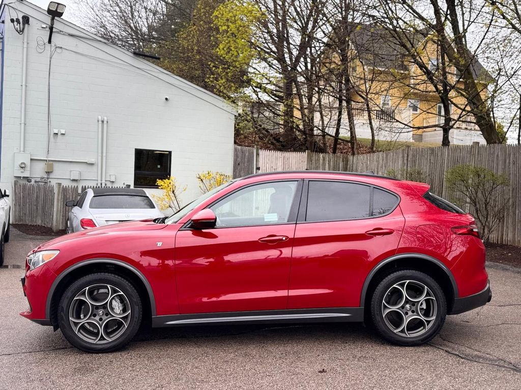 Used 2023 Alfa Romeo Stelvio Ti AWD/4WD image 3