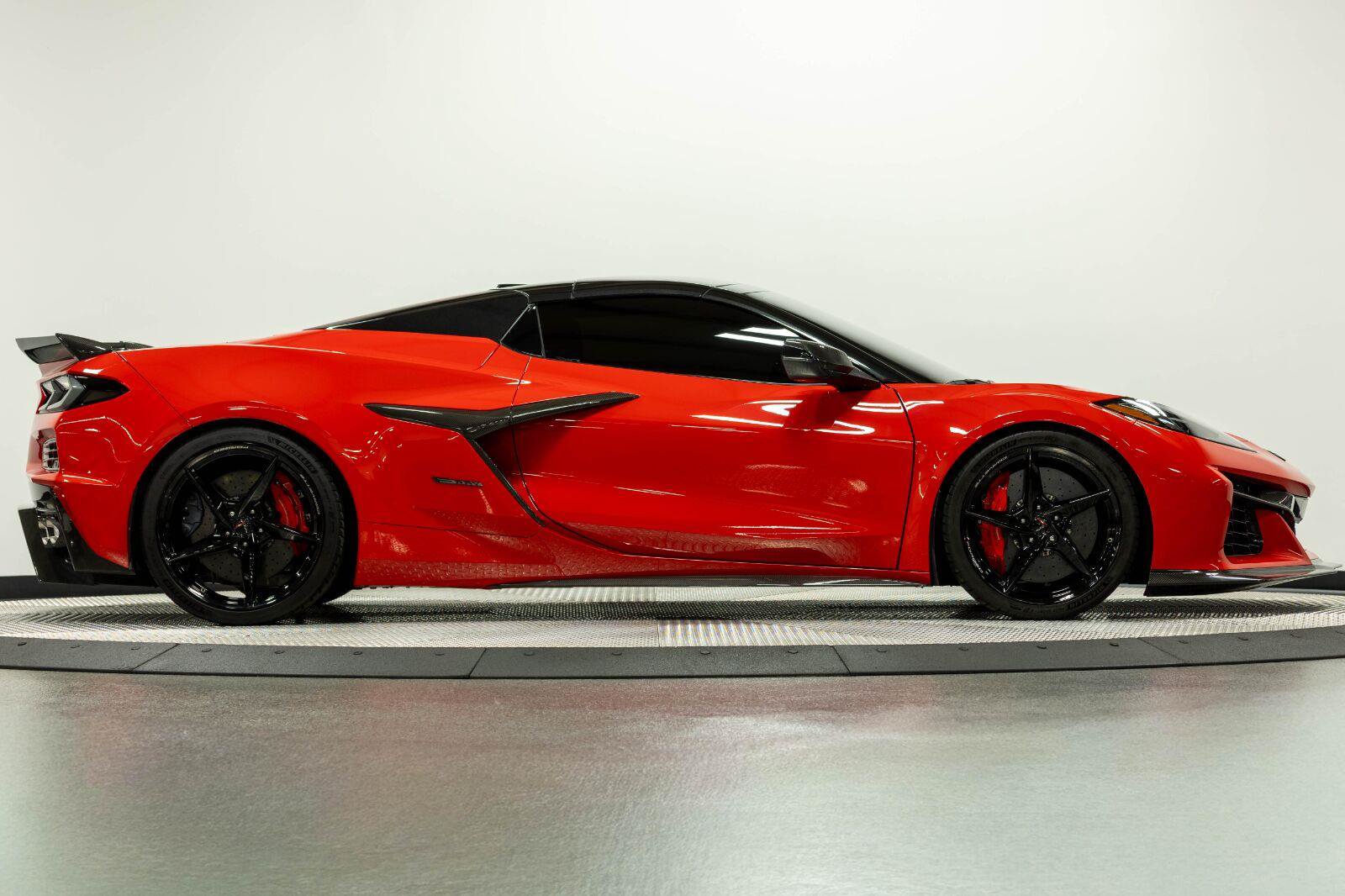 Used 2024 Chevrolet Corvette E-Ray AWD/4WD image 12