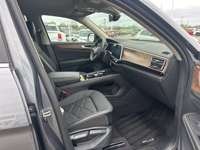 Used 2024 Volkswagen Atlas SE image 23