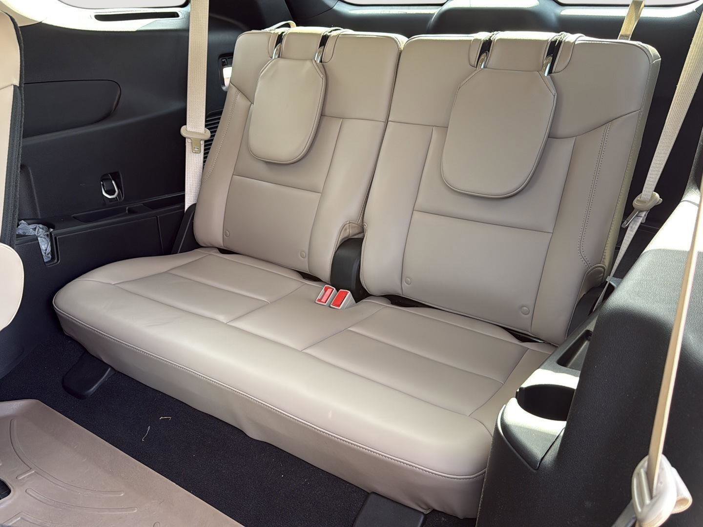 Used 2023 Ford Explorer XLT w/ Equipment Group 202A image 23