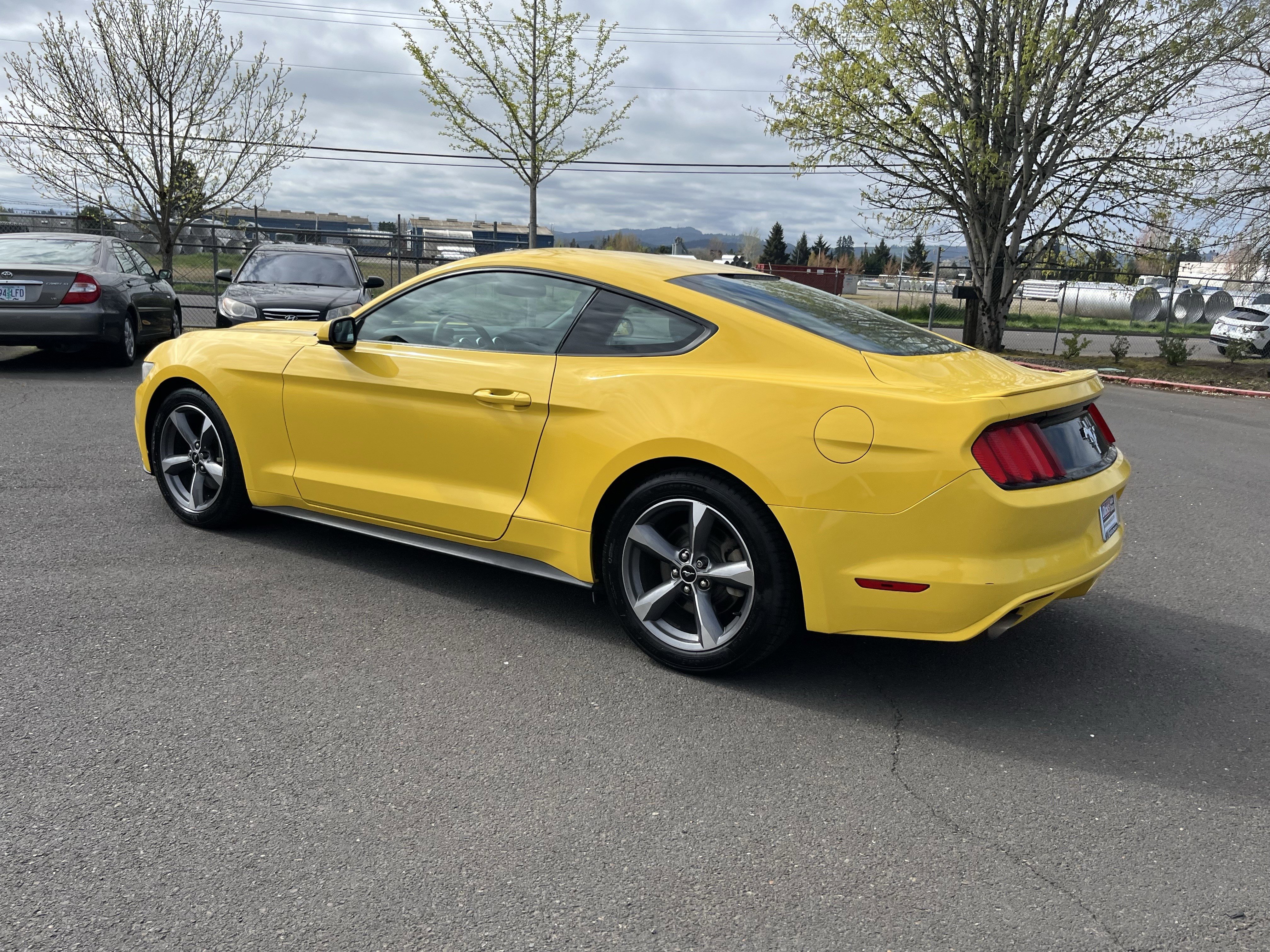 Used 2015 Ford Mustang Coupe w/ Equipment Group 051A RWD image 3
