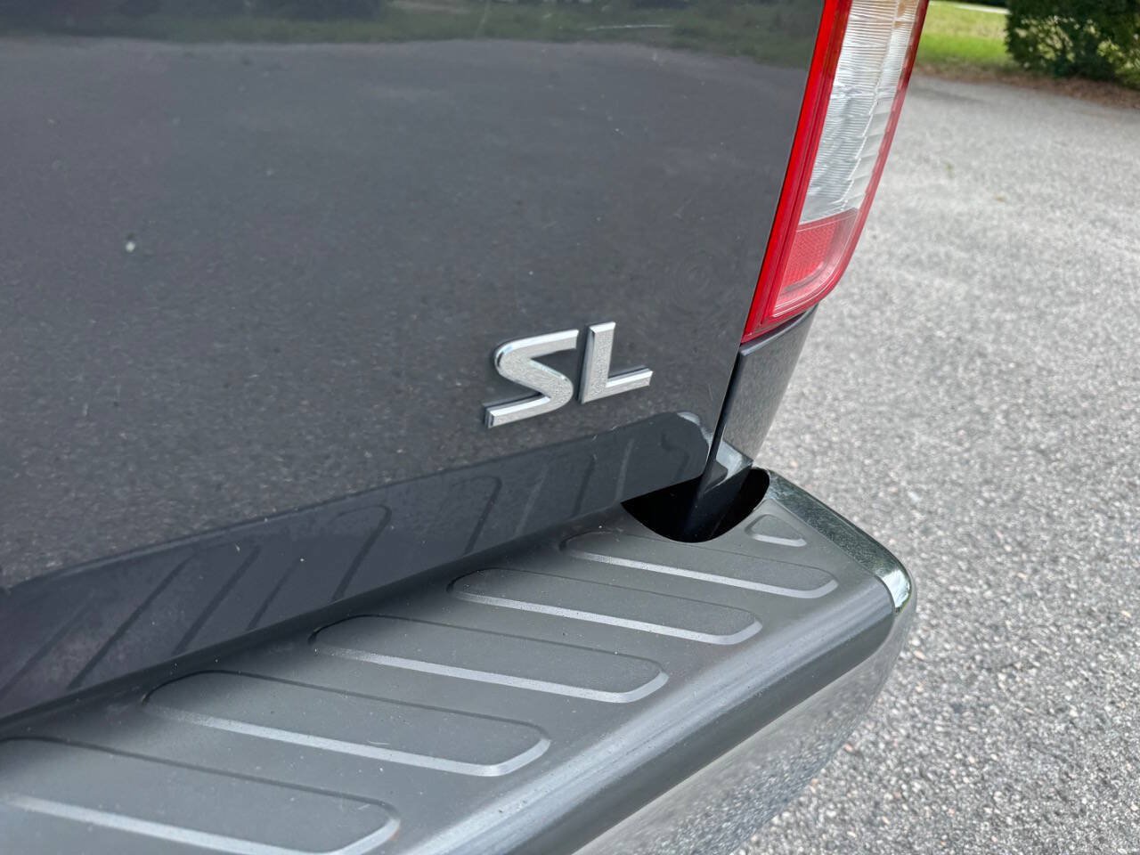 Used 2011 Nissan Frontier SL RWD image 36