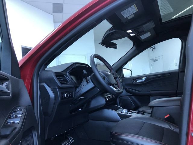 Used 2024 Ford Escape ST-Line w/ Tech Pack #1 AWD/4WD image 11