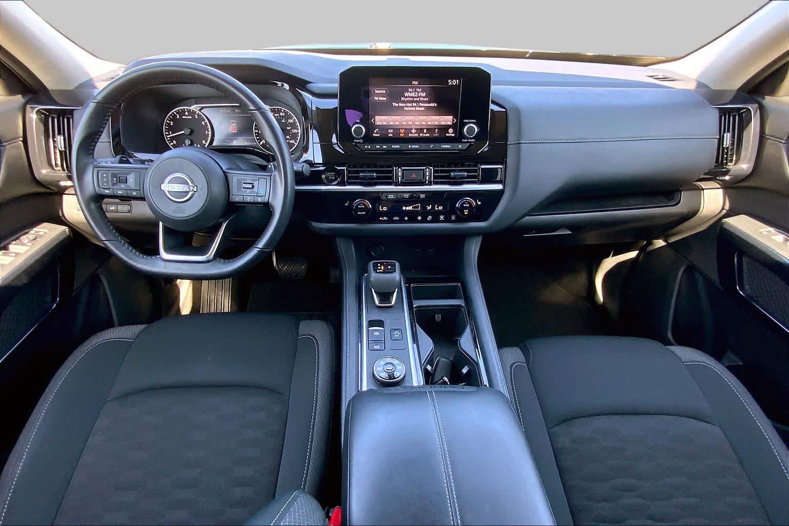 Used 2025 Nissan Pathfinder SV AWD/4WD image 14