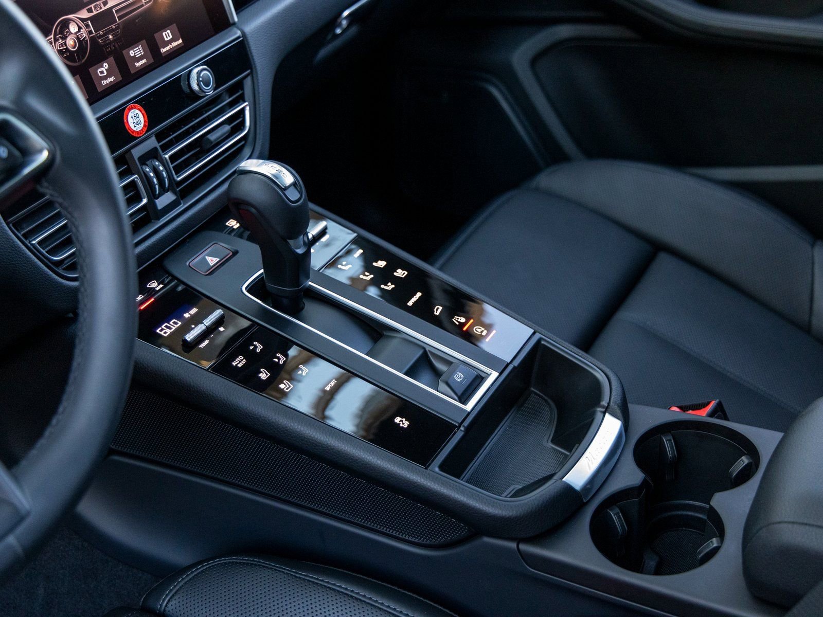 Certified 2025 Porsche Macan image 38