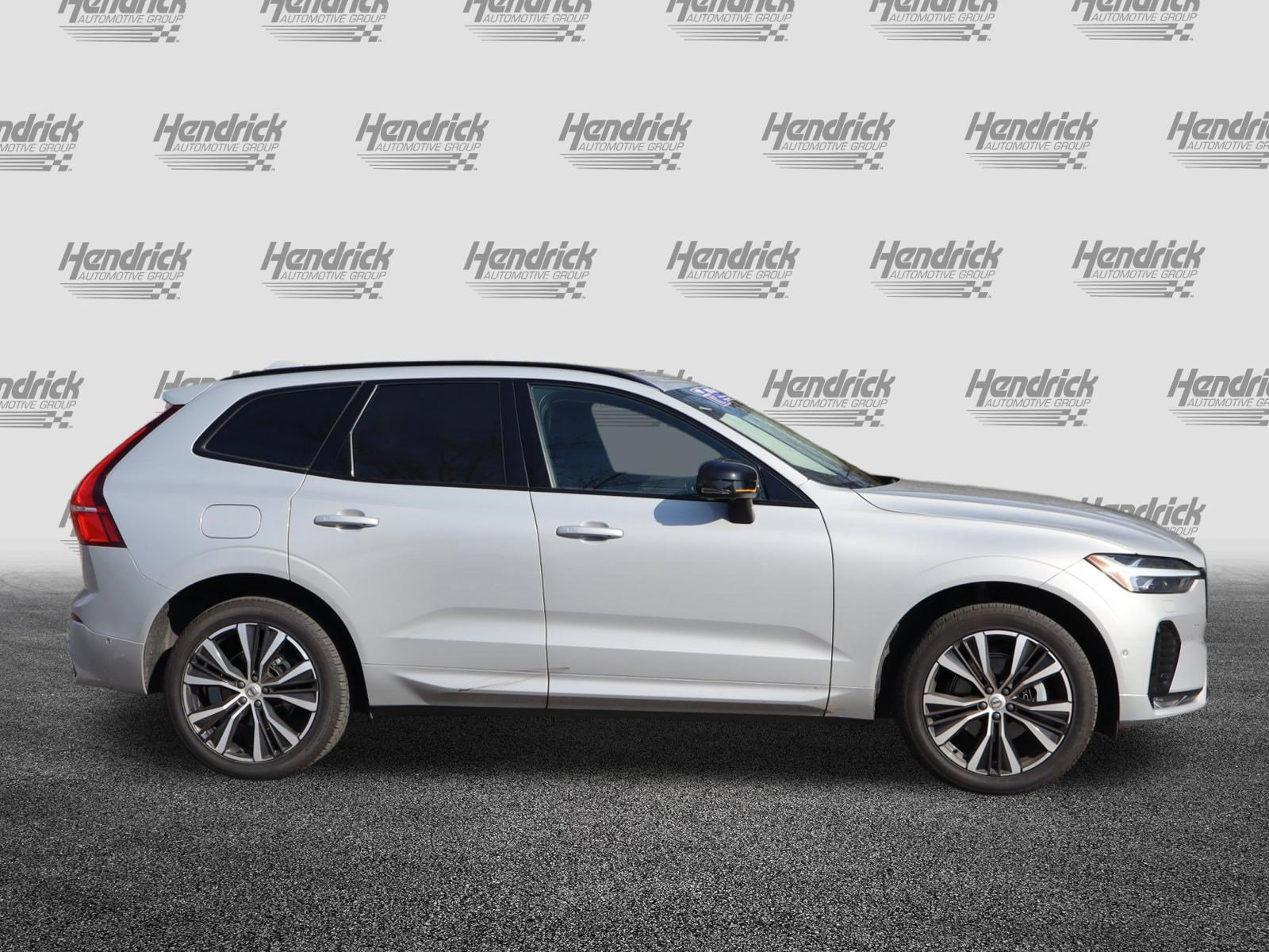 Used 2025 Volvo XC60 B5 Plus image 10