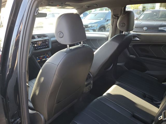 Certified 2023 Volkswagen Tiguan SE R-Line image 9