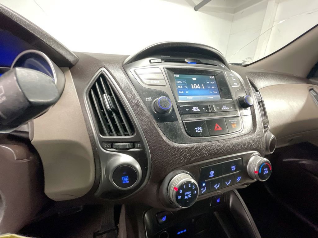 Used 2014 Hyundai Tucson SE image 16