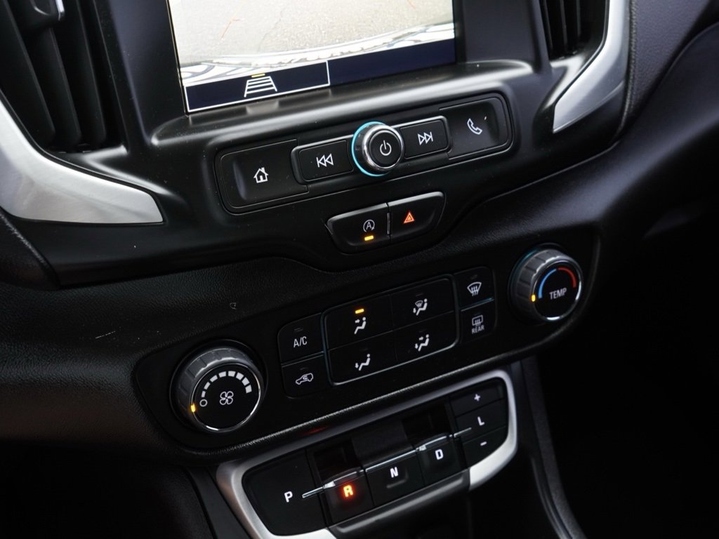 Used 2023 GMC Terrain SLE w/ Elevation Edition image 17