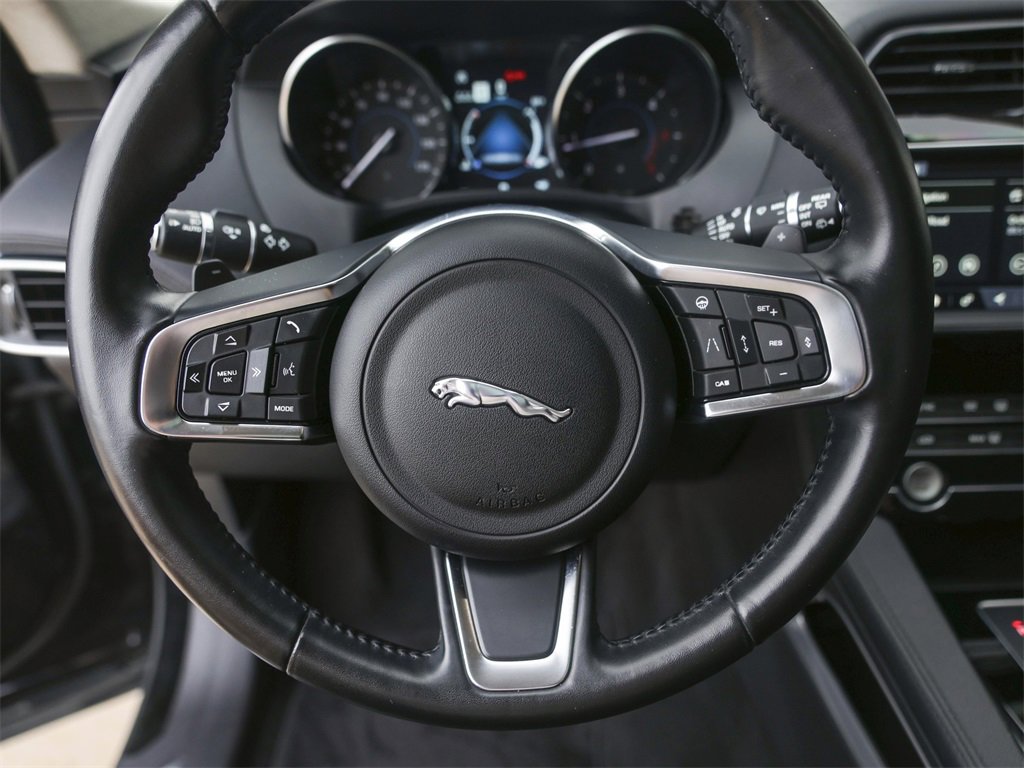 Used 2019 Jaguar F-PACE Prestige image 20