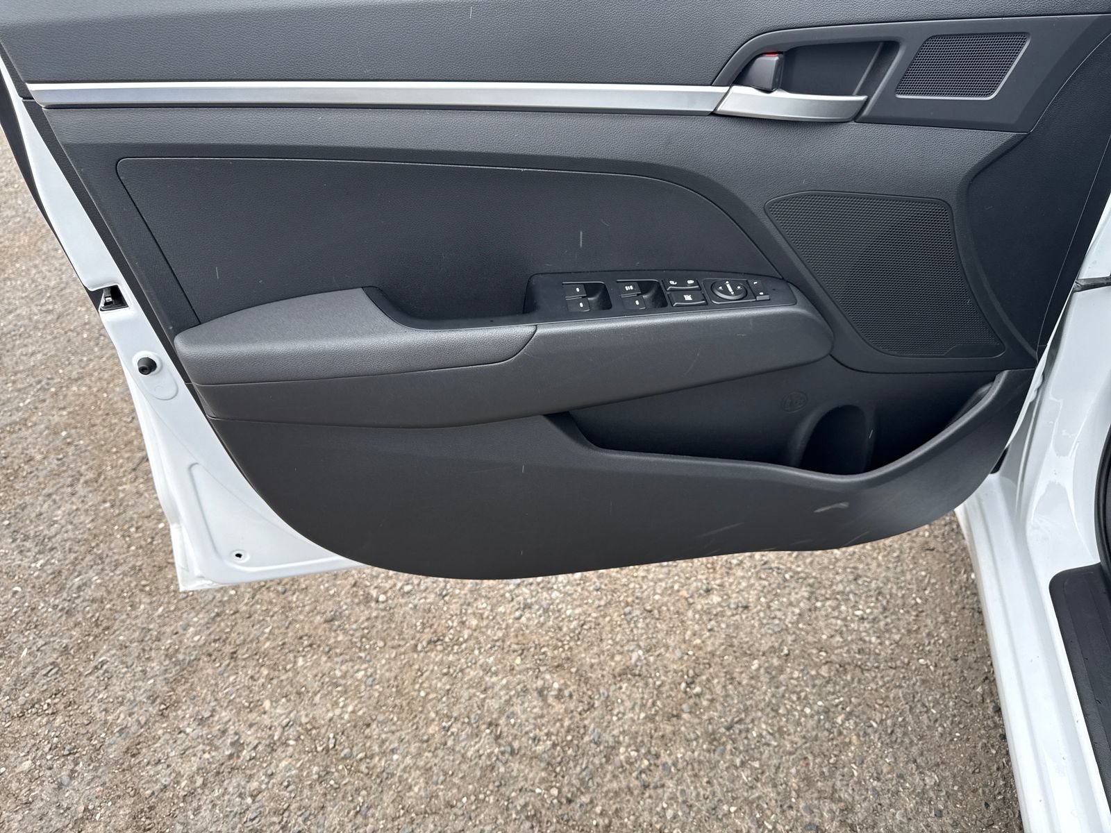 Used 2020 Hyundai Elantra SE w/ Cargo Package (C1) FWD image 10