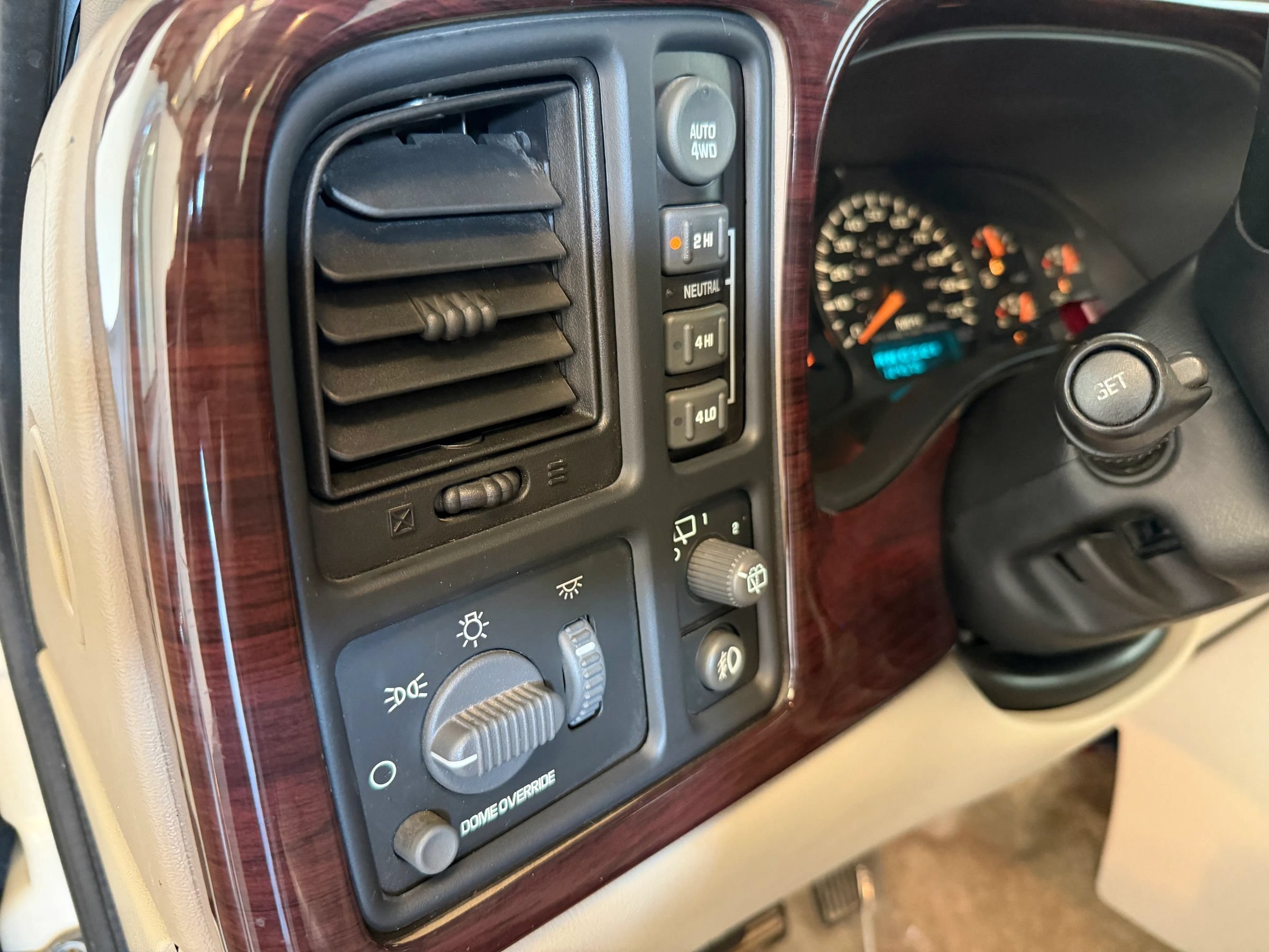 Used 2002 GMC Yukon XL SLT AWD/4WD image 13