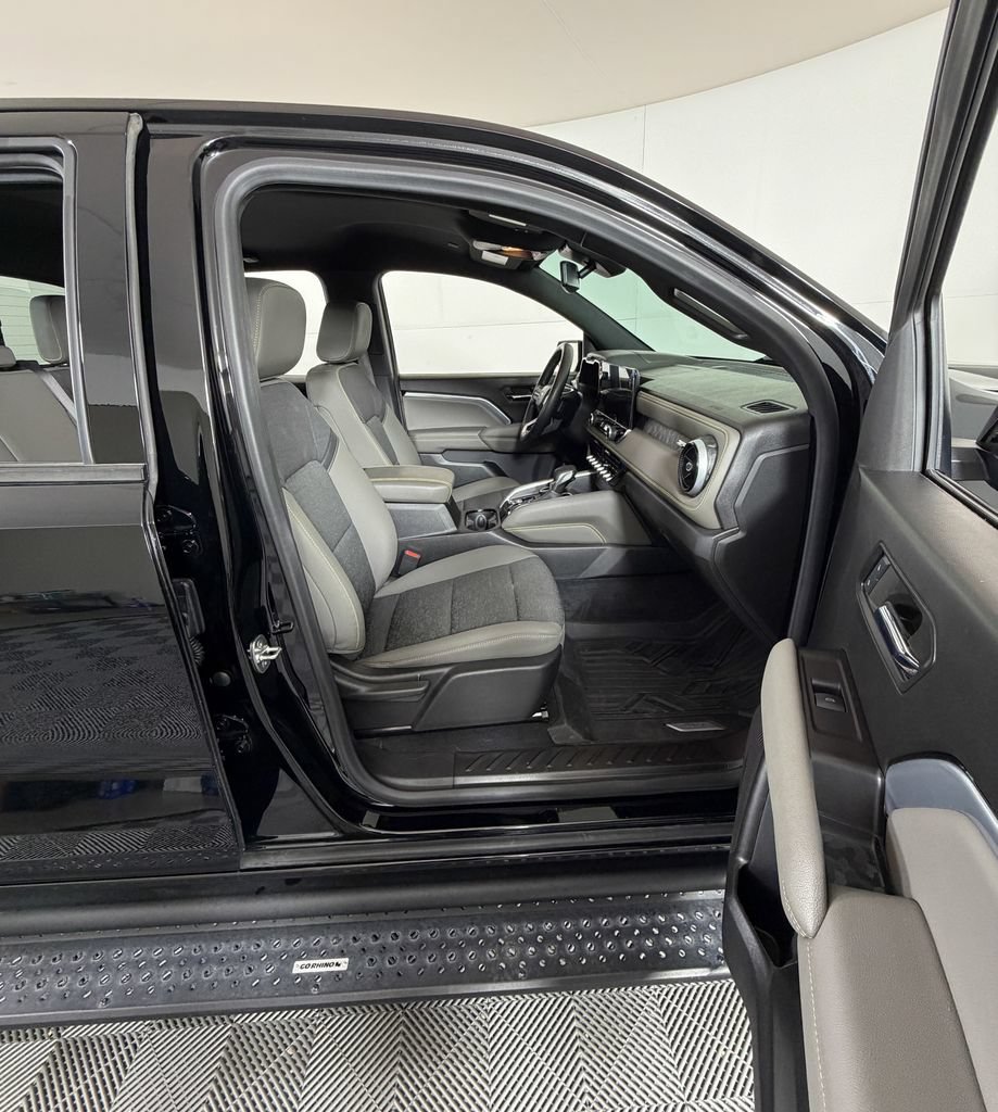 Used 2024 Chevrolet Colorado ZR2 w/ Technology Package AWD/4WD image 6