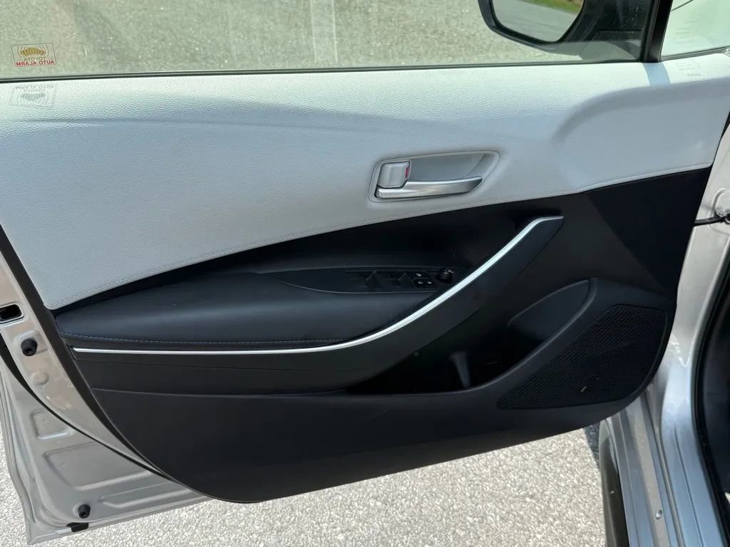 Used 2020 Toyota Corolla SE FWD image 23