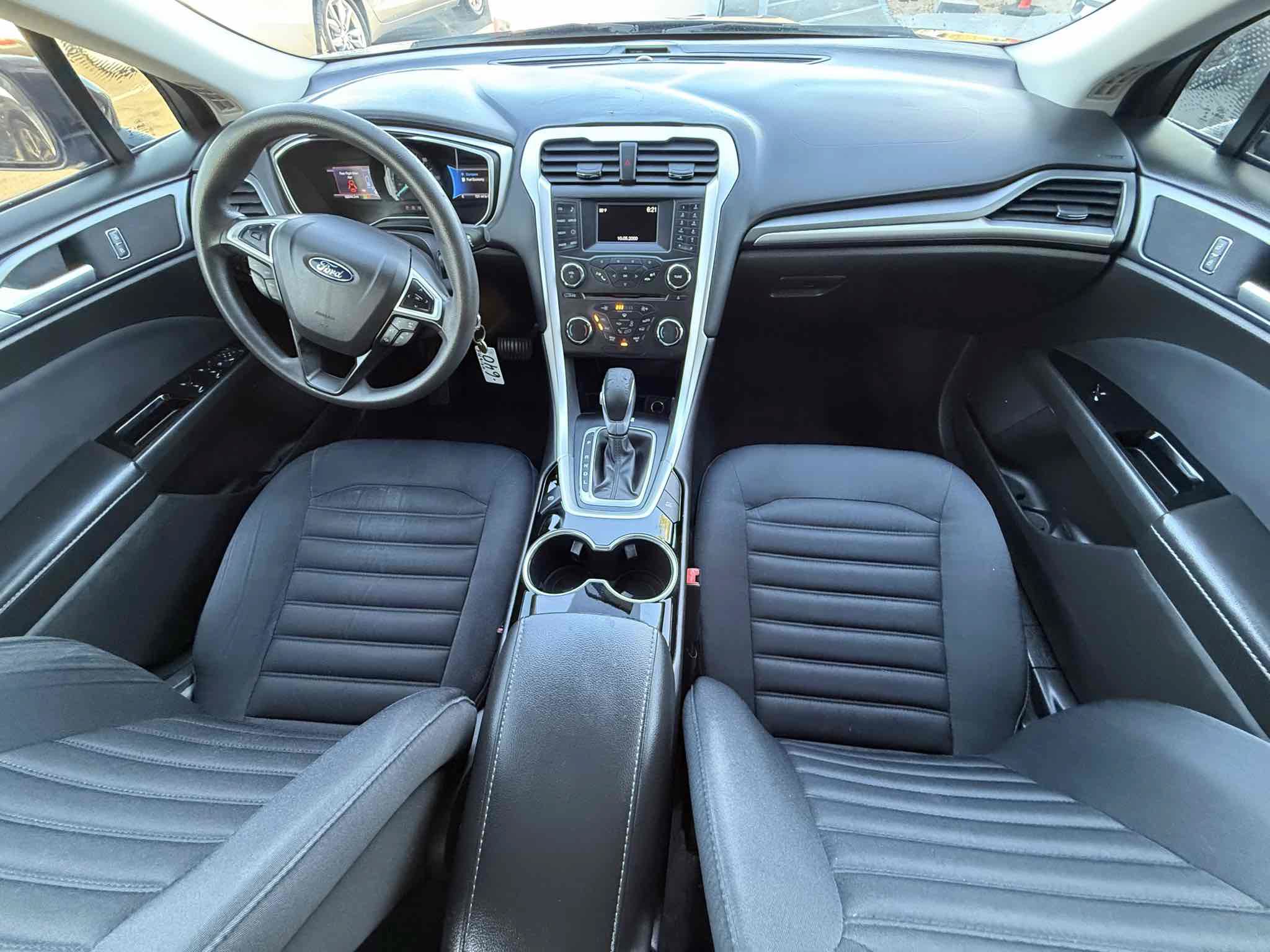 Used 2016 Ford Fusion SE FWD image 12