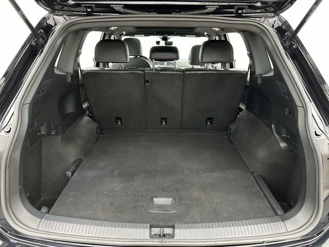 Used 2023 Volkswagen Tiguan SE R-Line image 24