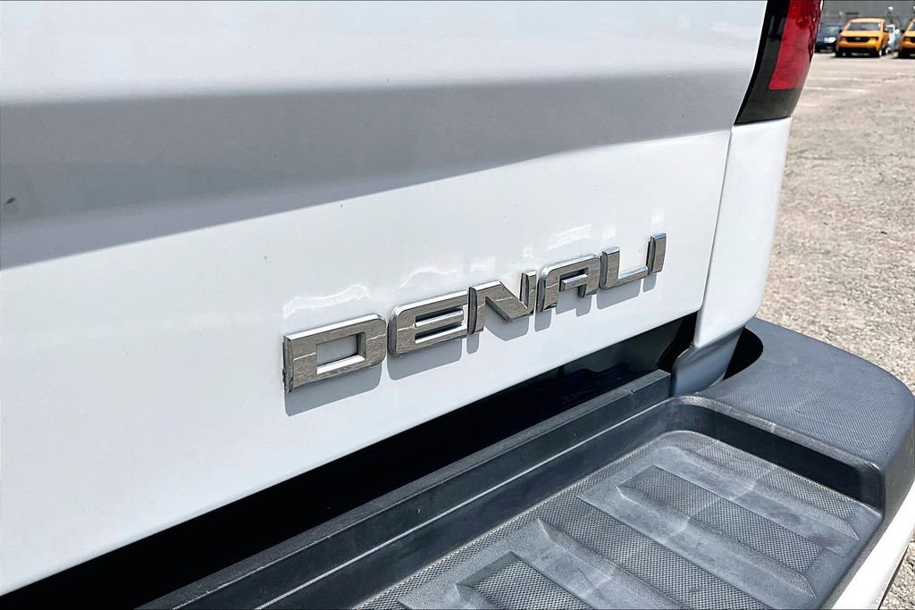 Used 2018 GMC Sierra 2500 Denali w/ Duramax Plus Package AWD/4WD image 8