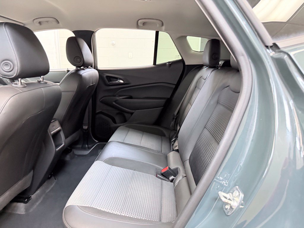 Used 2025 Chevrolet Trax LT w/ Driver Confidence Package FWD image 18