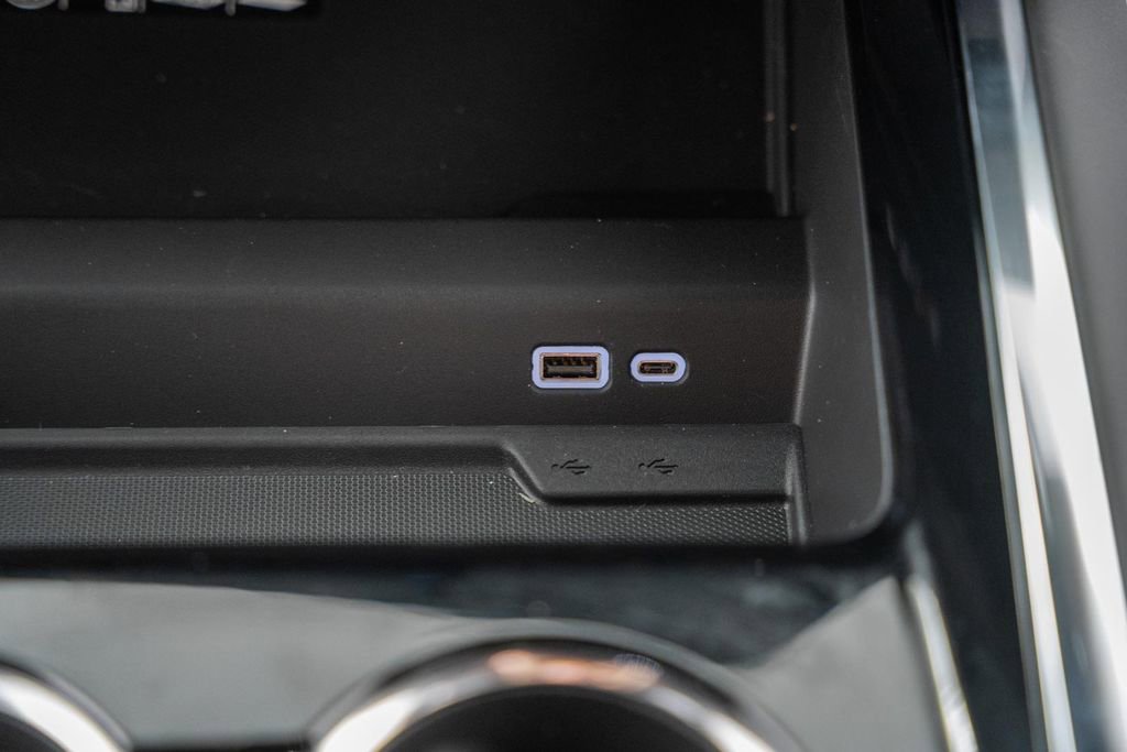 Used 2026 Chevrolet Suburban Premier image 29