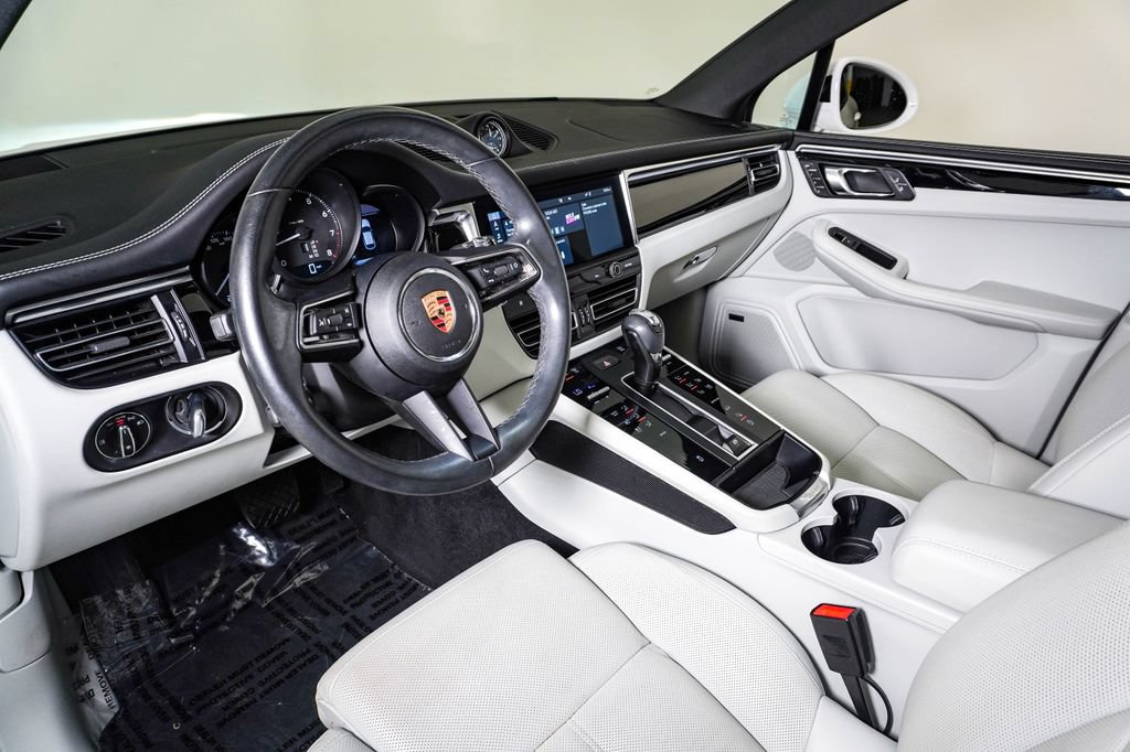 Certified 2023 Porsche Macan AWD/4WD image 4