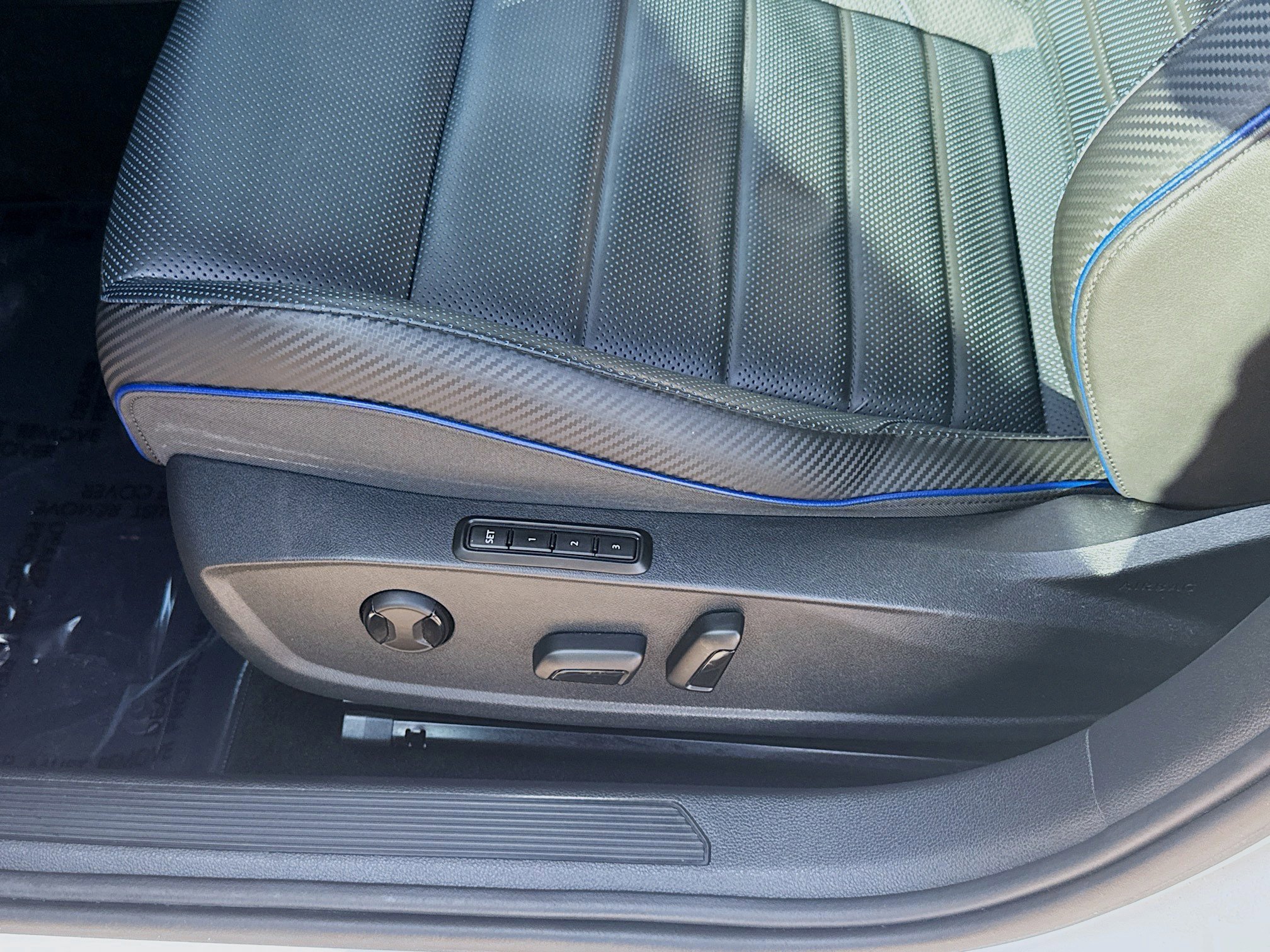 Certified 2023 Volkswagen Golf R AWD/4WD image 18