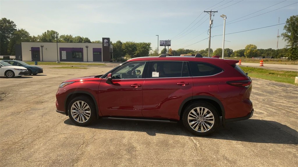 New 2025 Toyota Highlander Platinum image 5