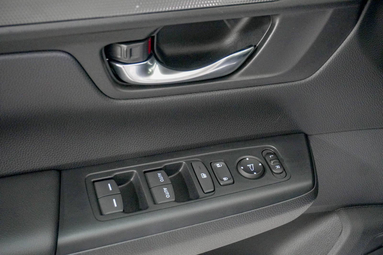 Certified 2025 Honda CR-V EX image 17