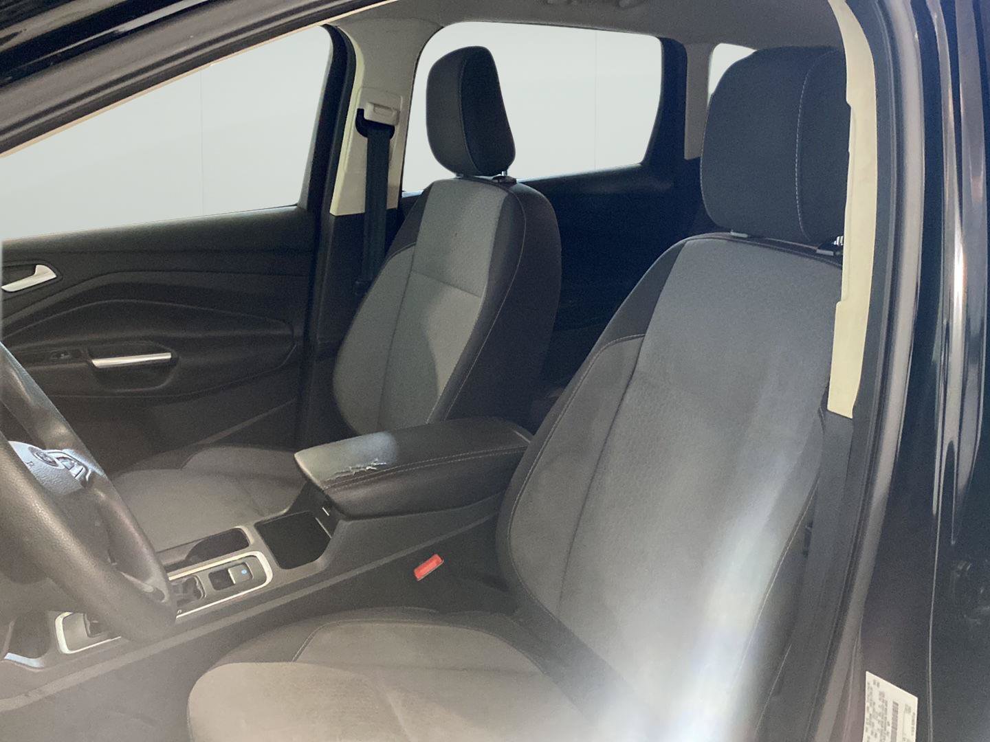 Used 2018 Ford Escape SE w/ SE Sync 3 Package AWD/4WD image 16
