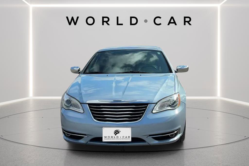 Used 2013 Chrysler 200 Limited FWD image 3
