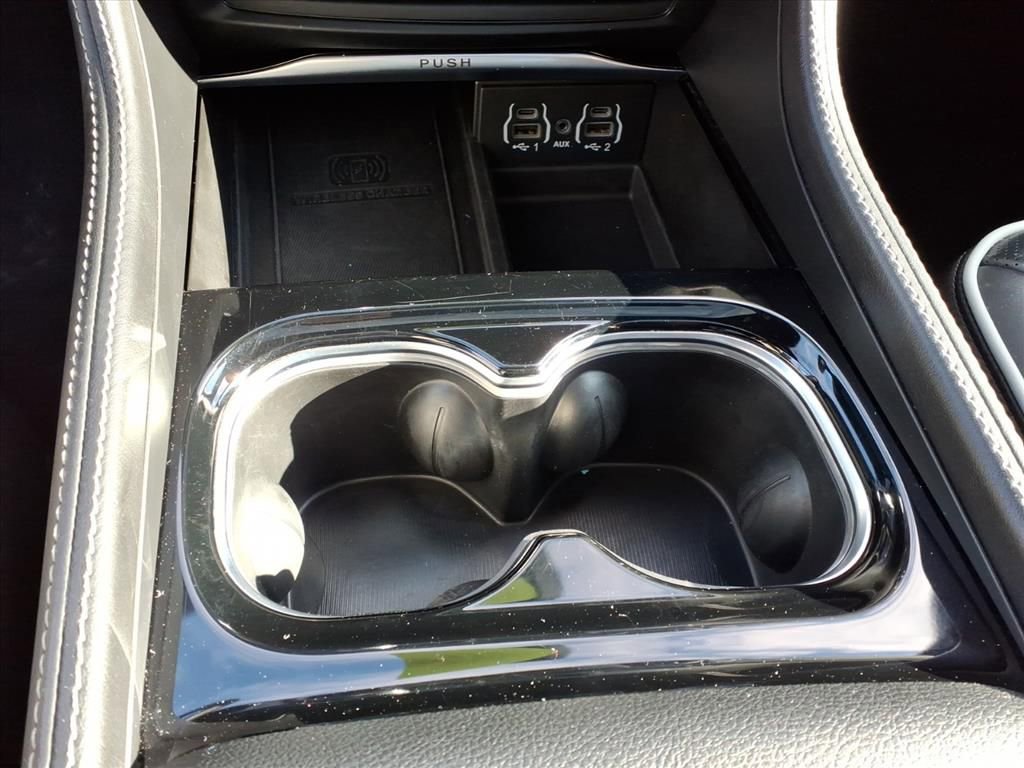 Used 2024 Chrysler Pacifica Premium image 13