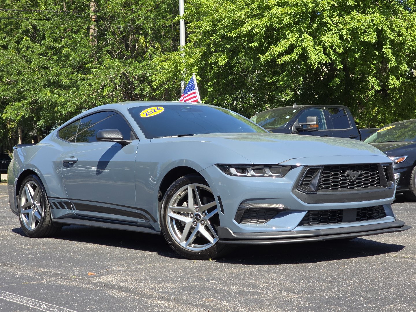 Used 2024 Ford Mustang Coupe RWD image 2