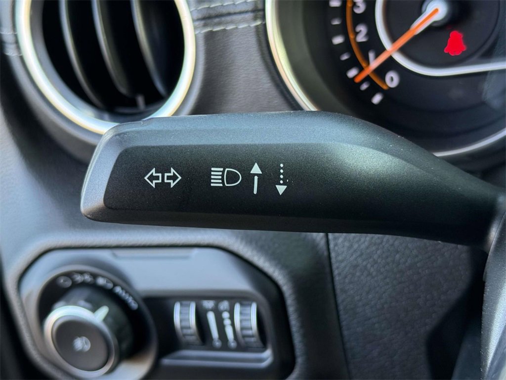 Used 2019 Jeep Wrangler Unlimited Sahara image 23