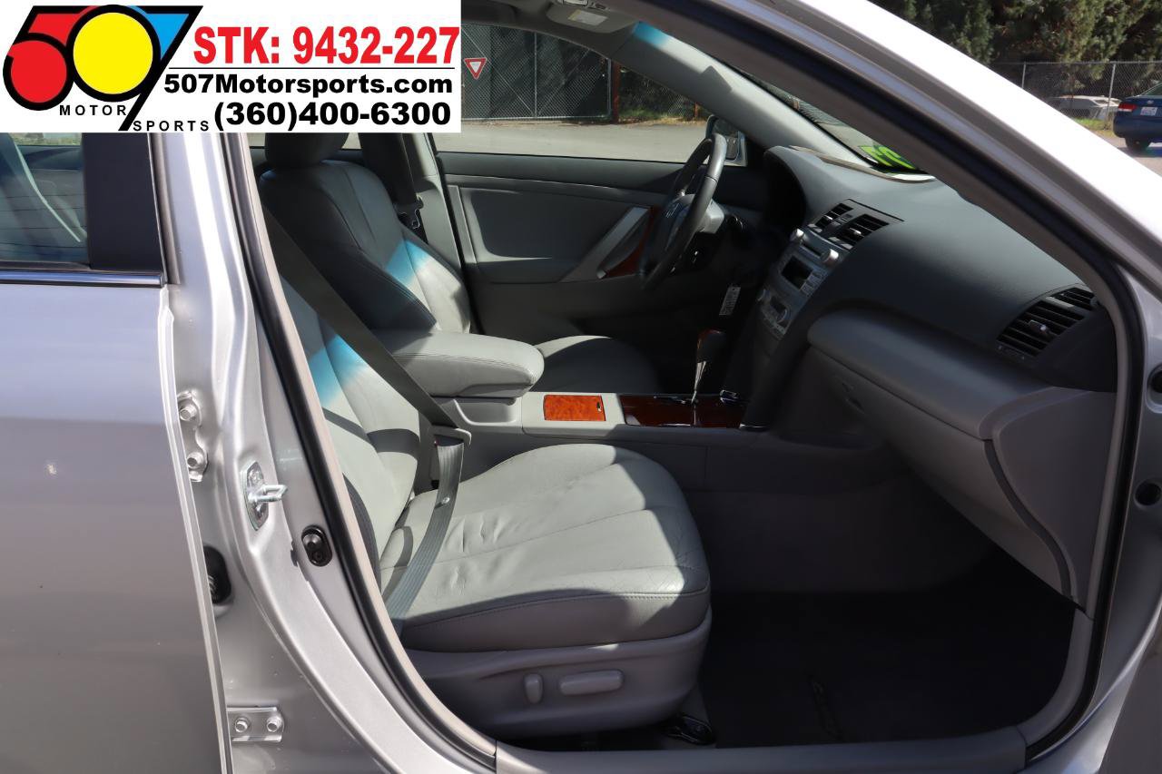 Used 2010 Toyota Camry SE FWD image 20