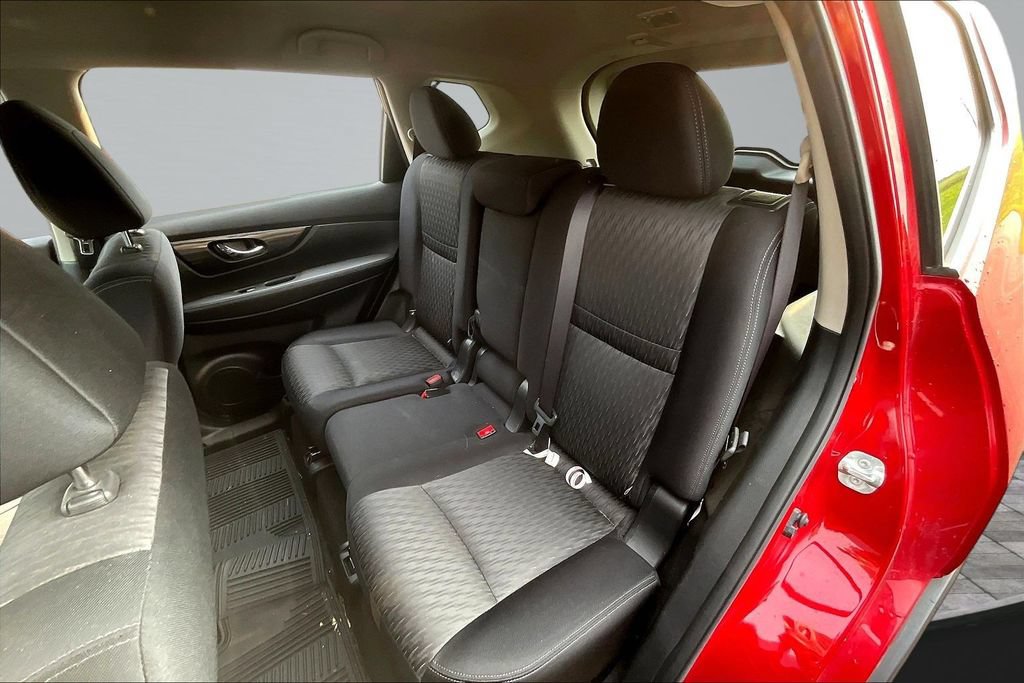 Used 2017 Nissan Rogue SV AWD/4WD image 18