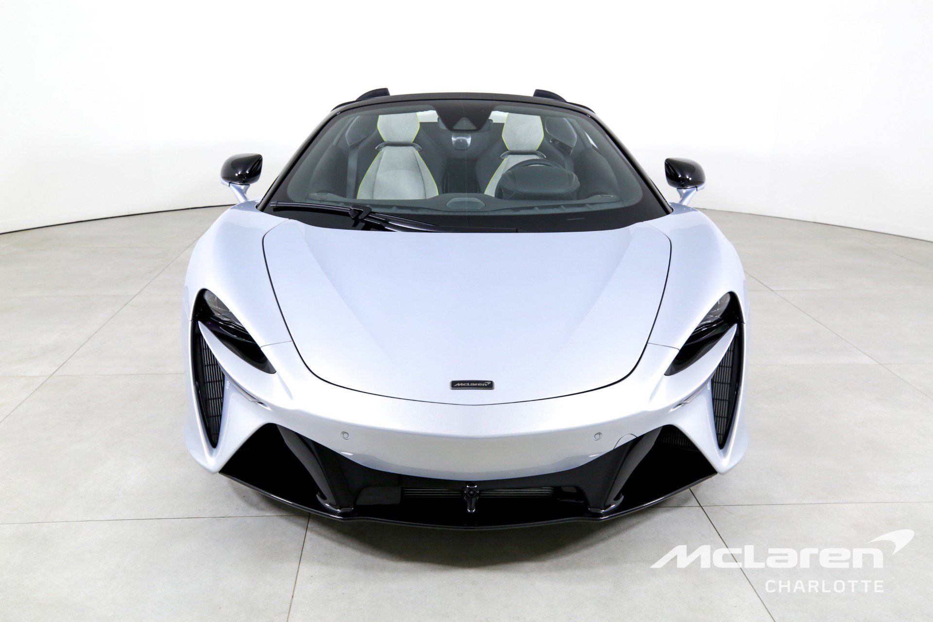 Used 2025 McLaren Artura Spider image 5