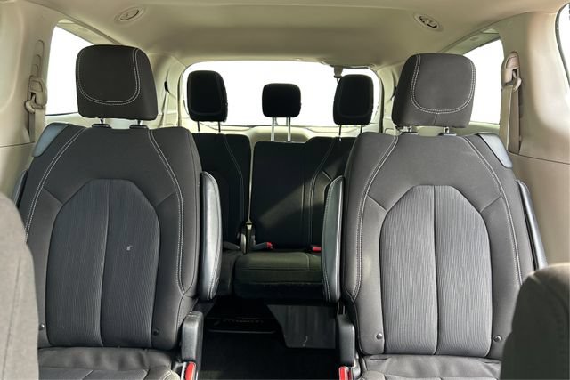 Used 2023 Chrysler Voyager LX FWD image 15