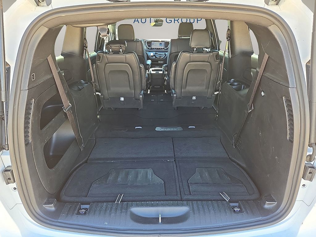 Used 2025 Chrysler Pacifica Select image 13