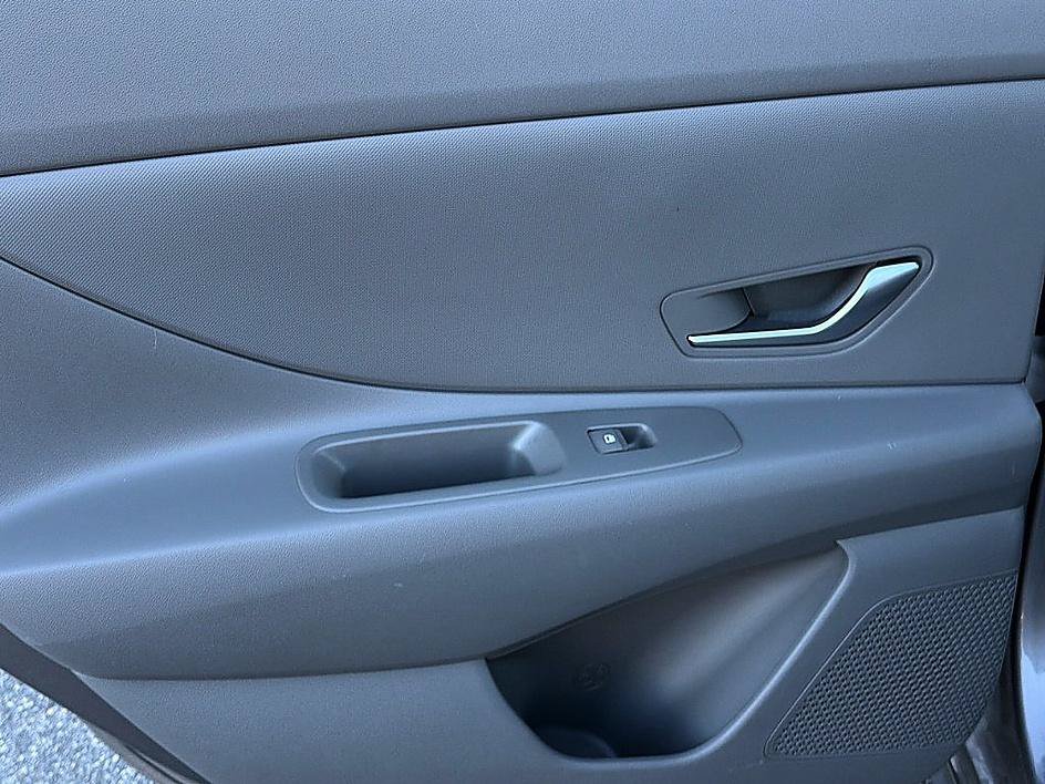 Certified 2024 Hyundai Elantra SE FWD image 9