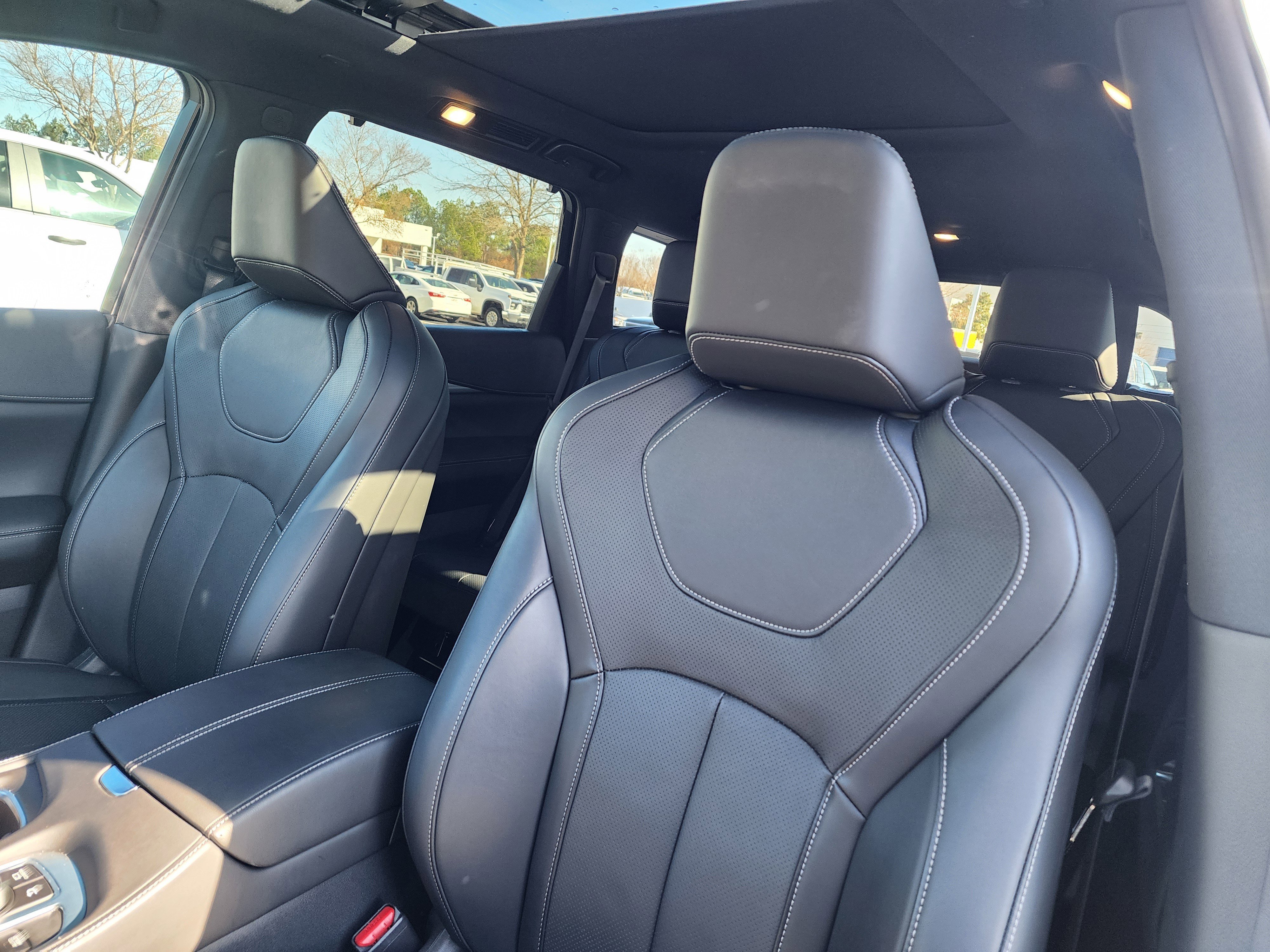 Used 2025 INFINITI QX60 Luxe w/ Black Edition image 21