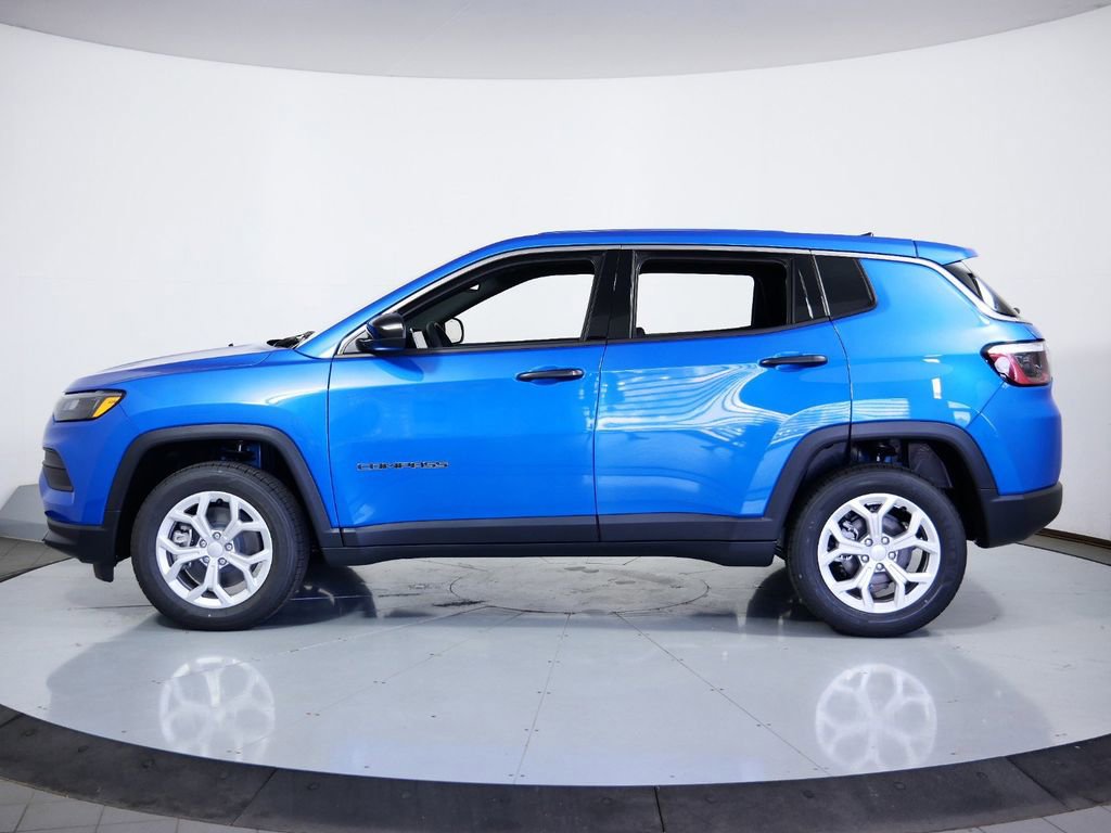 Used 2024 Jeep Compass Sport image 13