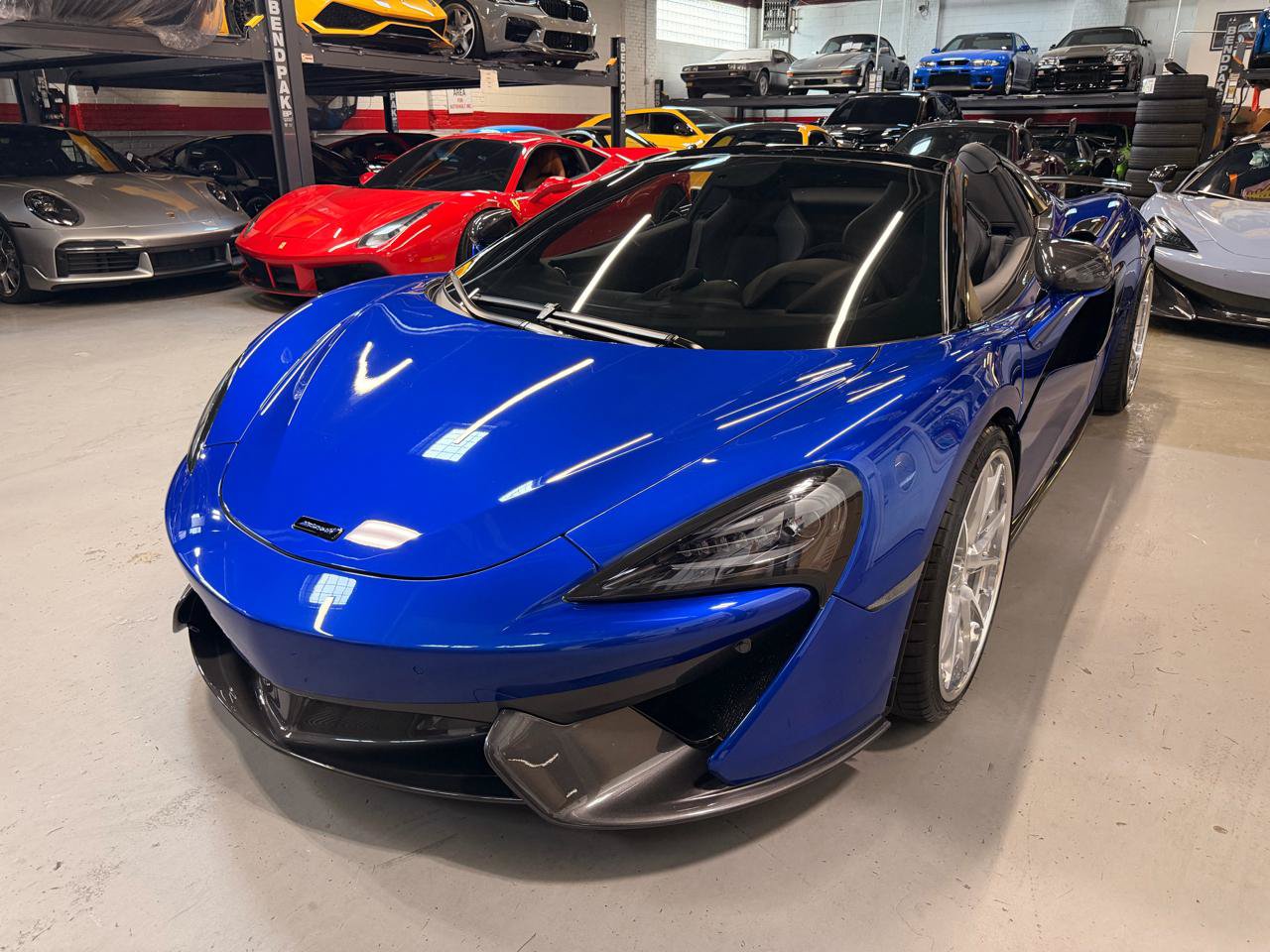 Used 2018 McLaren 570S Spider RWD image 11